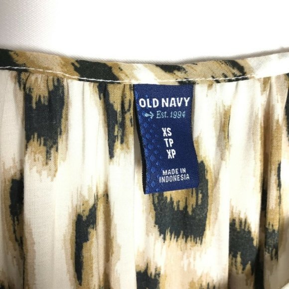 Old Navy Leopard Print 3/4 Sleeve Blouse - Picture 2 of 6